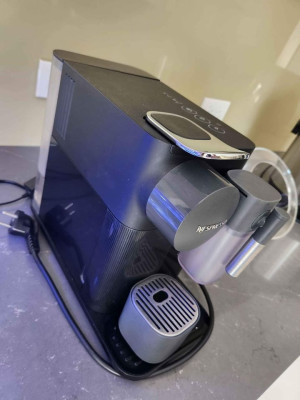 Nespresso coffee Machine With Milk Dispenser