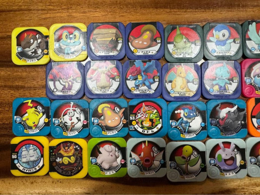 Pokemon Tretta Chips and Case
