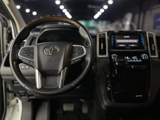 2020 Toyota super grandia elite