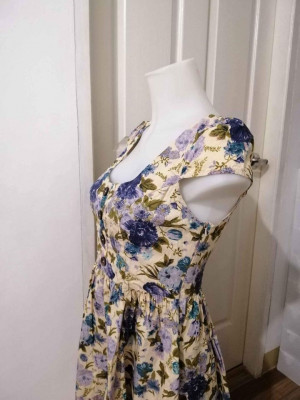 New, unused US dress.