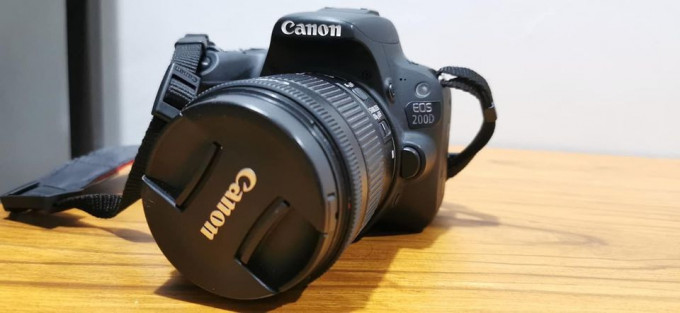 Canon EOS 200D with Kit Lens