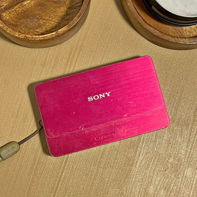 SONY CYBERSHOT PINK (w/ slight issue)