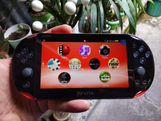 SONY PSVITA SLIM, Complete with box, 16GB JEYLBREYK, 5in1, No issues or hidden d