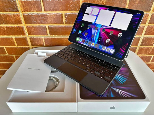 iPad Pro M1 11 inch 128GB Silver with Apple Magic Keyboard