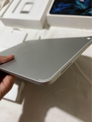 iPad Pro 2018 64gb Silver Wifi only and Apple Pencil 2