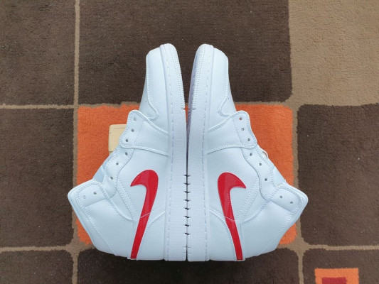 Air Jordan 1 Mid University Red