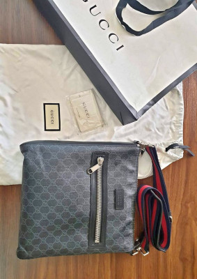 Gucci GG supreme Messenger Bag (big)