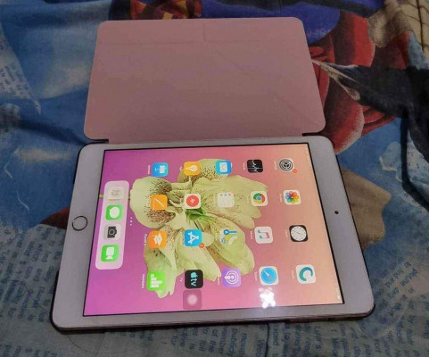 ipad mini 3 64gb rose gold with new case and charger