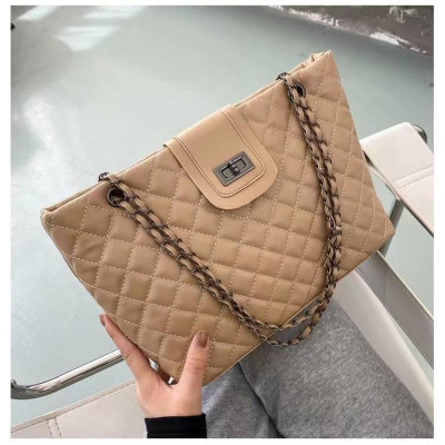 ELEGANT SHOULDER BAG