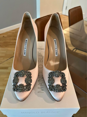 Manolo Blahnik Hangisi