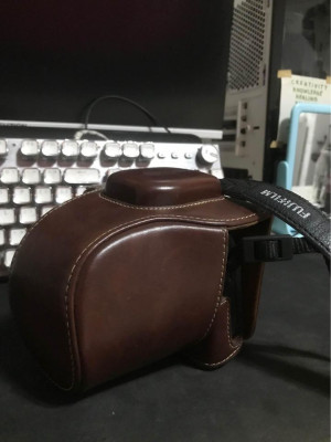 BLACK FUJIFILM CAMERA XT100