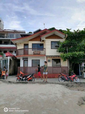 Beach front house and lot for sale