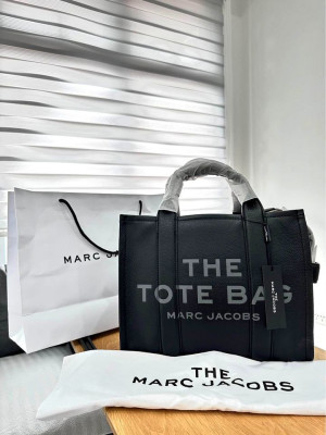 Marc Jacobs Medium Tote Bag in Black
