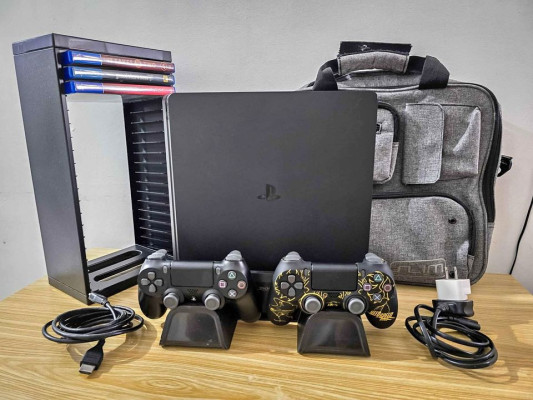 r Sale: PS4 Slim 500 GB + 2 controllers for P7,000