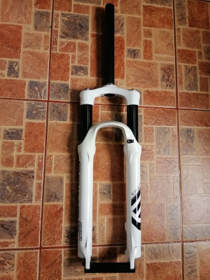 Brand new Suntour Epixon 26er airfork for sale