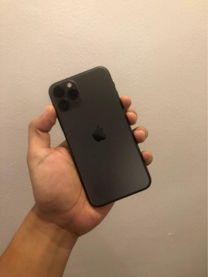 Selling Iphone 11 pro 256GB