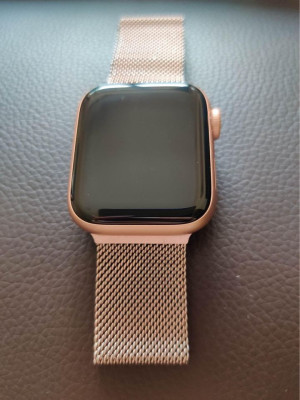 Apple Watch Series 5 40mm (Gold Aluminum Case Pink Sand Sport Band)