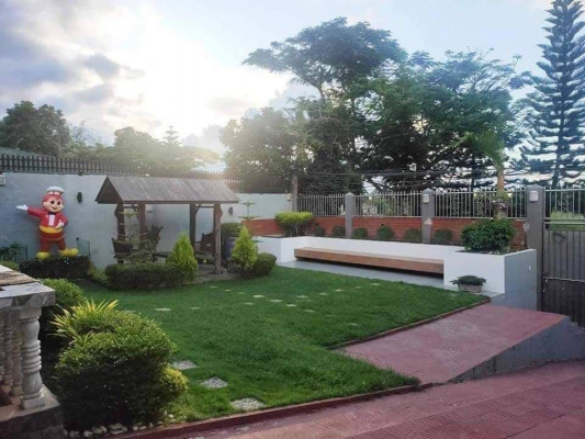 House and lot for sale in Tagaytay City with swimming pool