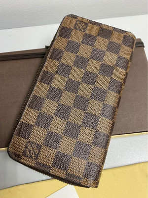 Louis Vuitton Zippy Wallet