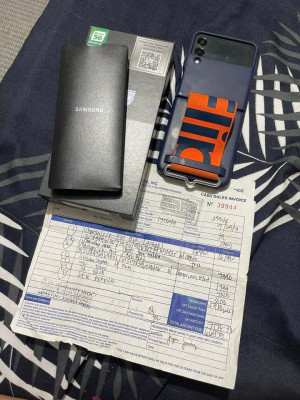 Samsung Z flip 3 256gb local with ntc