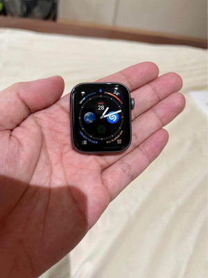 Apple Watch Series 5 44mm (100% AUTHENTIC)