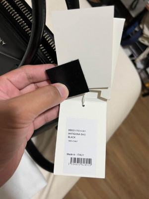 GIVENCHY (Small Antigona Box Leather Satchel)