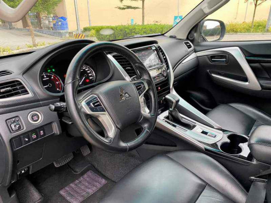 2017 Mitsubishi montero sport gls premium