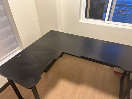 For Sale Carbon Fibre Gaming L Table