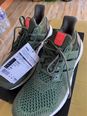 For sale: Brandnew Adidas ultra boost af5837 with box and tag. Size: US 10.5 8,0