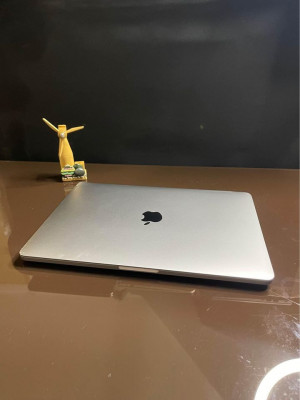 Selling rush, Macbook Pro 13inches 2016 i5 8gb 256ssd