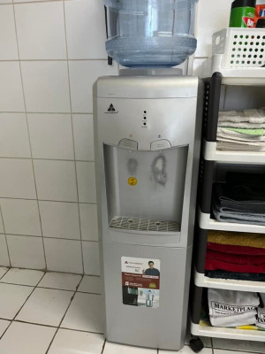 Hanabishi brand water dispenser