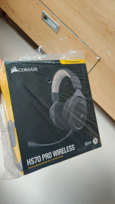Corsair HS70 PRO WIRELESS Gaming Headset — Cream