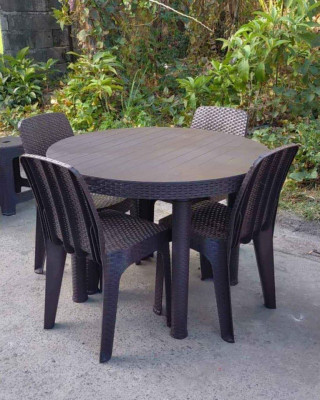 ROUND TABLE AND CHAIR SETS