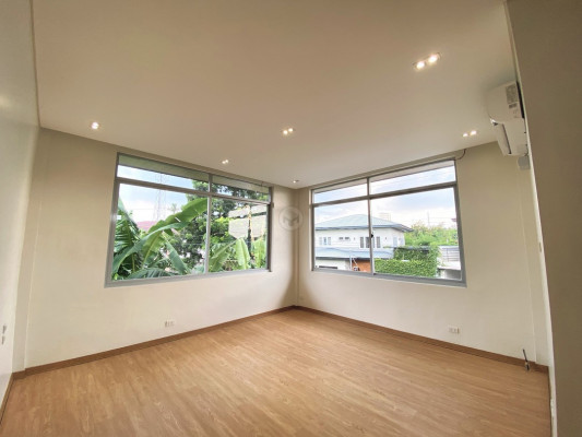 Bright & Airy House and Lot for Sale In Las Villas De Manila Subdivision