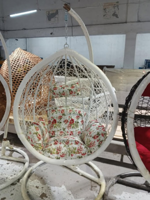 HANGING EGG CHAIR