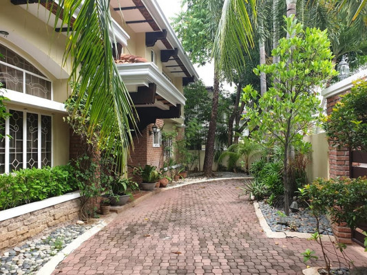 Ayala Alabang House and Lot for Sale