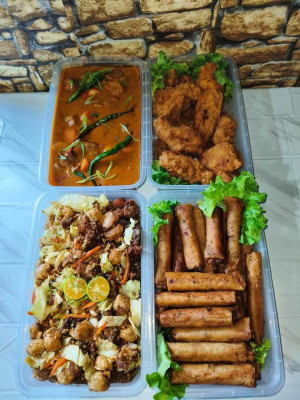 Food trays to go