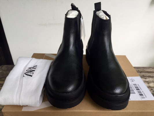 Zara Chunky Chelsea Boots Black