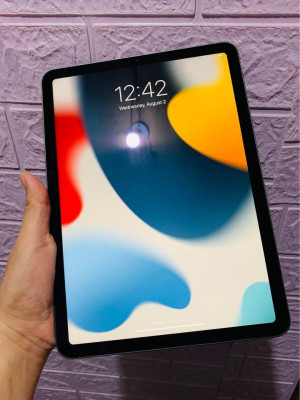 Selling for iPad Air 4th Generation 64gb (Brand New)