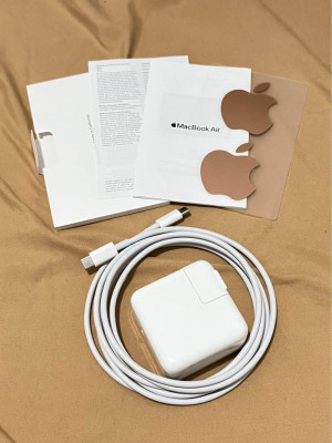 Macbook Air (M1, 2020) Gold 256GB with box and complete original accessories