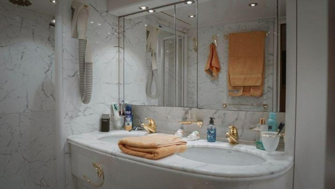 2001 Luxurious Yatch