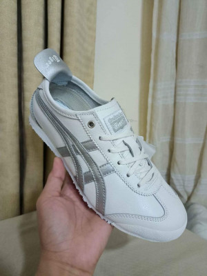 Onitsuka Tiger mall pull out shoes no box