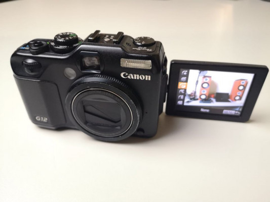 Canon Powershot G12 Compact Camera for Vlogging