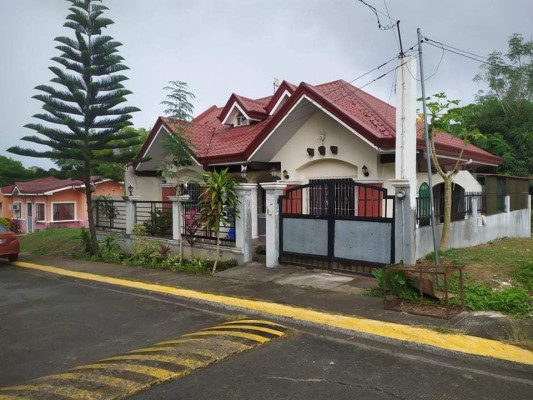 HOUSE AND LOT FOR SALE