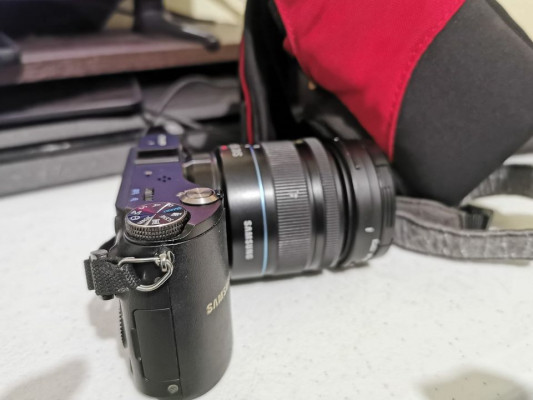 Samsung Nx200 Mirrorless DSLR