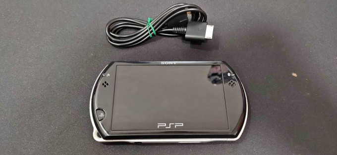Selling PSP GO 900+ Games