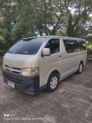 2013 Toyota hiace commuter