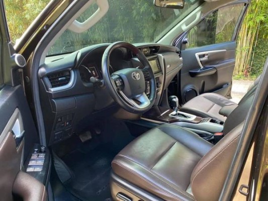 Toyota Fortuner V