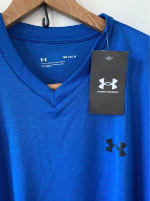 For sale mens Under armour drifit shirt 800