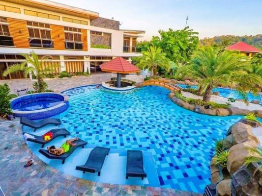 Laurel Resort(Swimming Pool with Taal view)